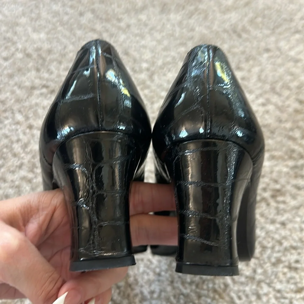 Stuart Weitzman Black Patent Croc Embossed Leather Pumps EU 39 US 8.5 Designer